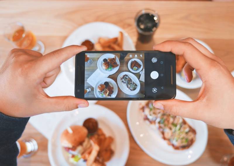 You are currently viewing How social media is influencing our food choices